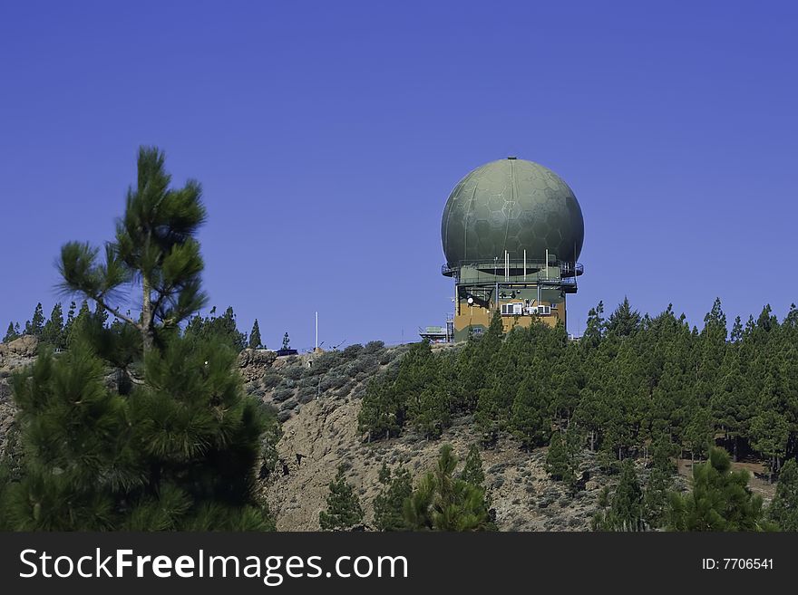 Communication radar instalation in the top of a mountain