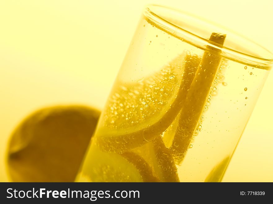 Close up picture of slice lemon in glass with water