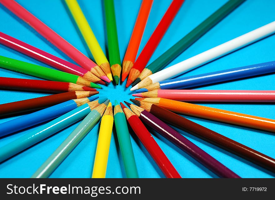 Circle of pencil crayons