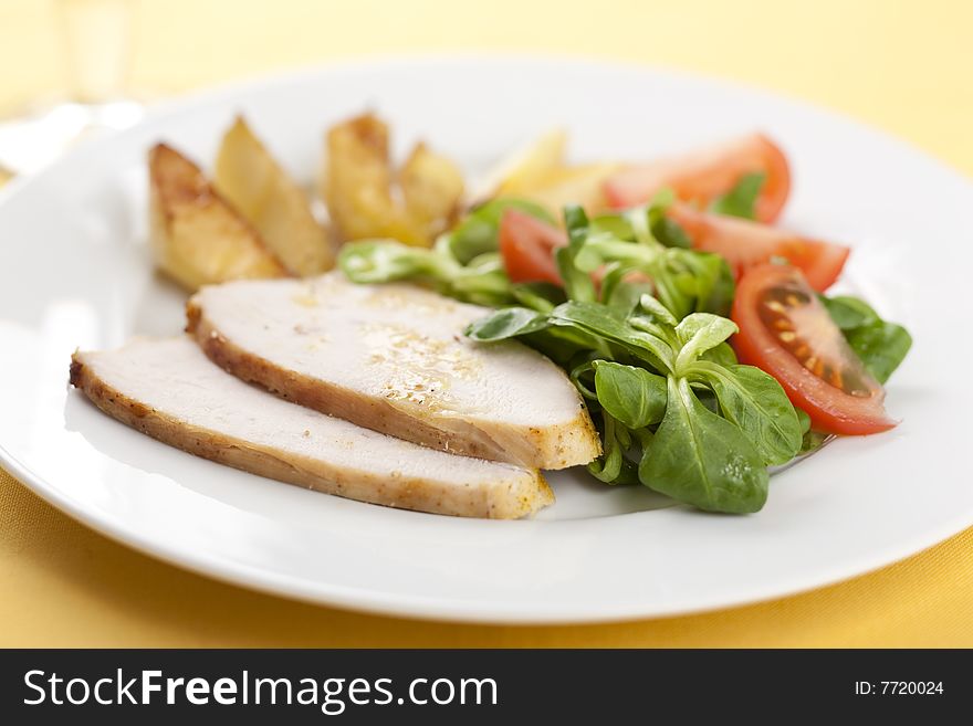 Roast turkey with salad and potato wedges