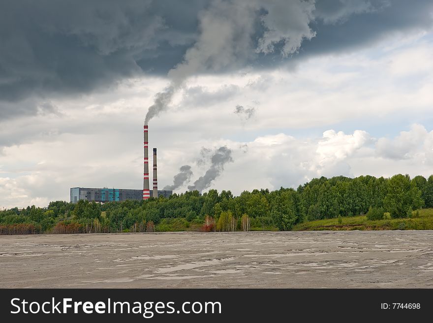 Power plant and ash-disposal area