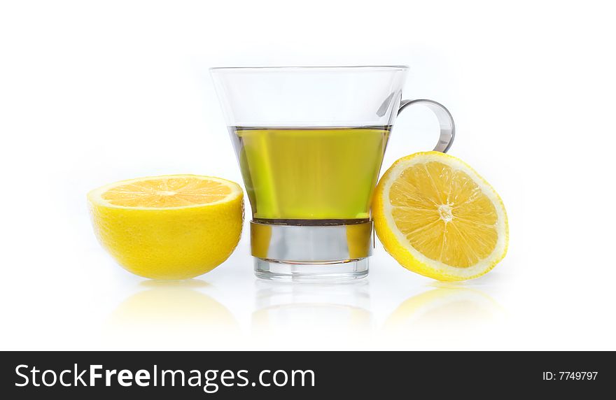 Cup of peppermint tea whit lemon