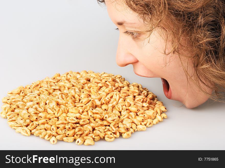 Popped wheat grains and girl