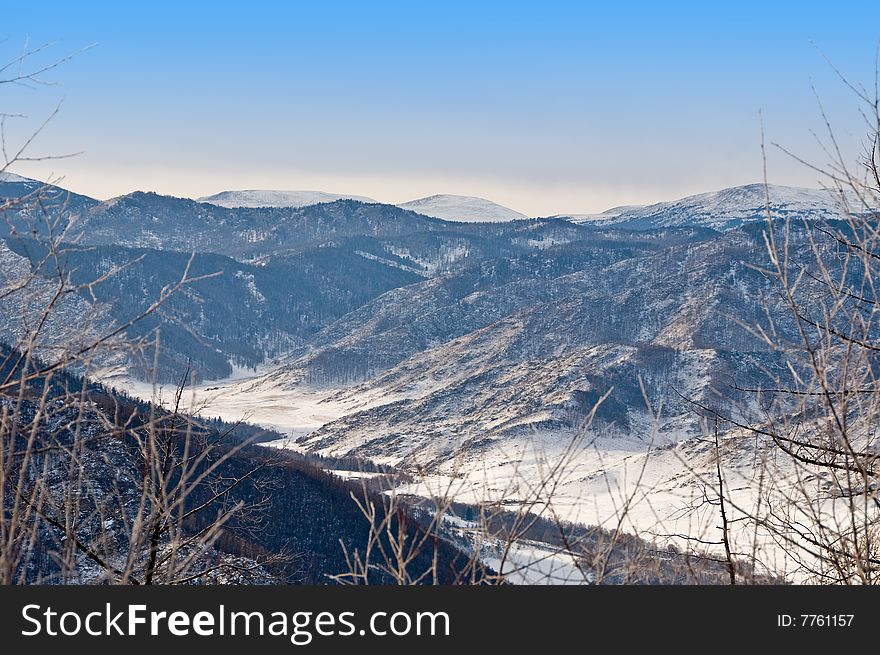 Chiki-Tamansky mountain pass and clear blue sky