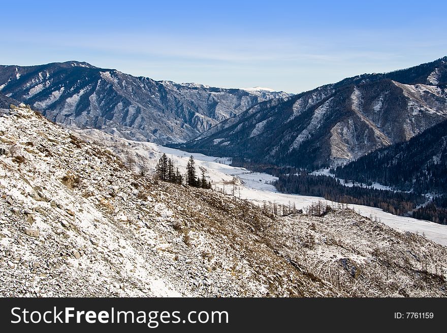 Chiki-Tamansky mountain pass and clear blue sky