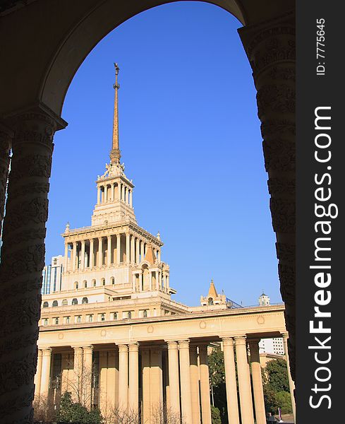 Established in March 1955, Shanghai Exhibition Center is the earliest exhibition venue after New China was founded.which is a political, economic and cultural center in Shanghai.