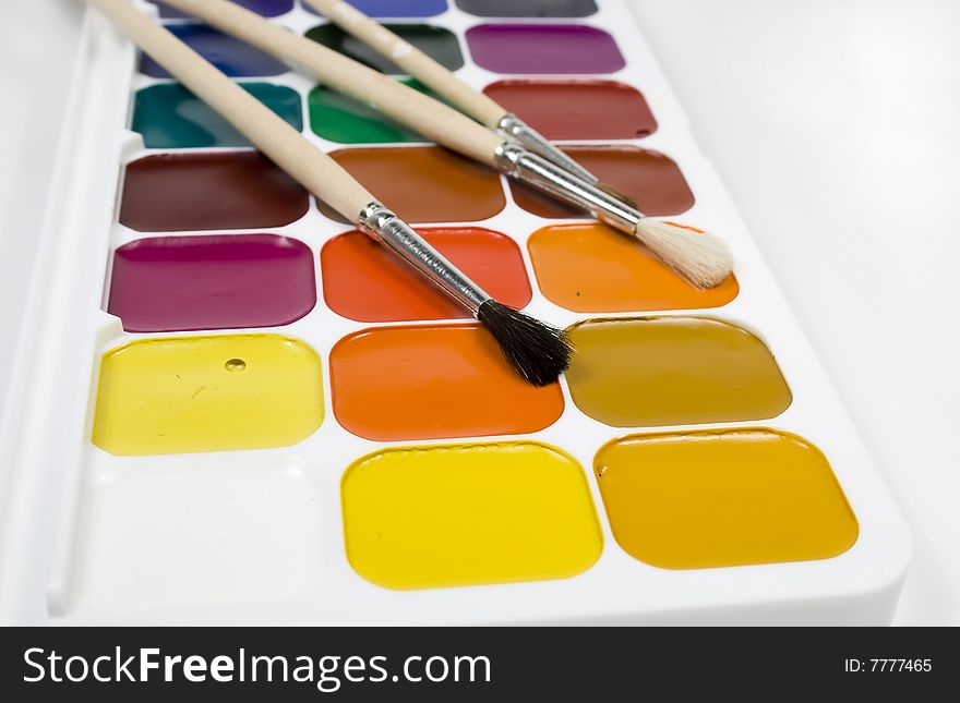 Set of water colour paints with paintbrushs