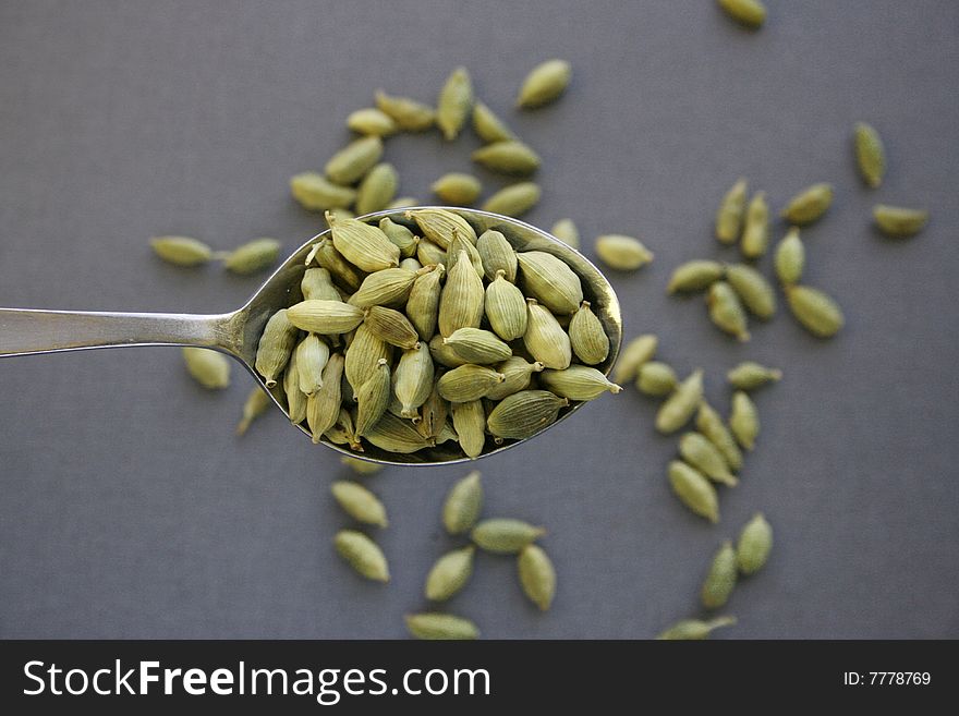 A spoonfull of cardamom and some left on the table