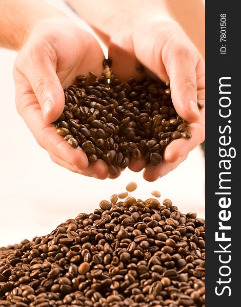 Drink series: coffee grains on the hands, use soft filter
