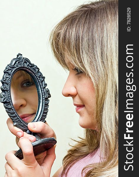 The portrait girl with mirror.