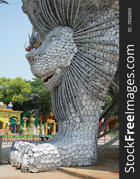 Nine dragons Ding is the biggest lamp in the zigong  color garden ,it have nine dregons on it,and the three legs have the face of lion.