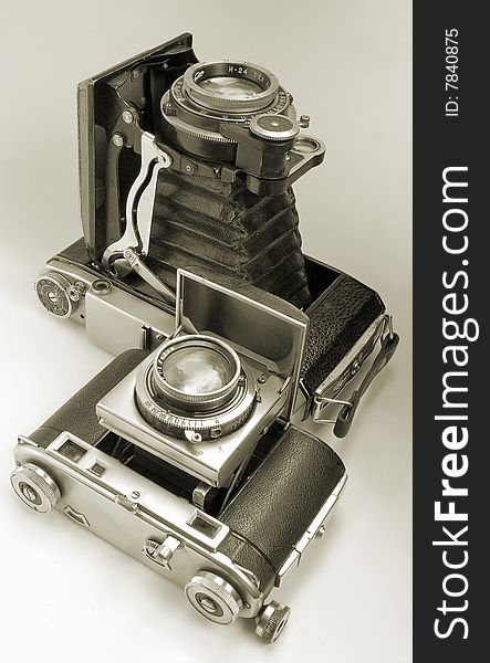 The antiquarian average-format camera and 35-mm camera. The antiquarian average-format camera and 35-mm camera.