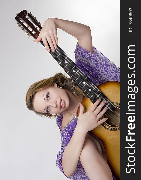 Image of a beautiful girl who plays the guitar