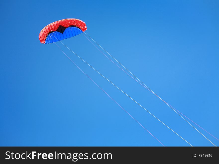 This kite is a de-power foil and can be used for buggying, land-boarding or snowkiting. This kite is a de-power foil and can be used for buggying, land-boarding or snowkiting