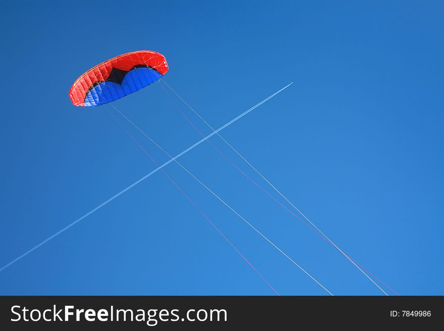 This kite is a de-power foil and can be used for buggying, land-boarding or snowkiting. This kite is a de-power foil and can be used for buggying, land-boarding or snowkiting