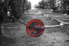 Do Not Pass, Do Not Parking, Chain Crossing Way Stock Photography Do Not Pass, Do Not Parking, Chain Crossing Way Stock Photography