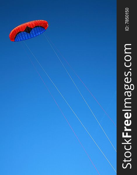 This kite is a de-power foil and can be used for buggying, land-boarding or snowkiting. This kite is a de-power foil and can be used for buggying, land-boarding or snowkiting