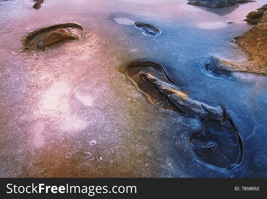 Lake water became ice, the color was rich in hues, and the veins is clear. Lake water became ice, the color was rich in hues, and the veins is clear