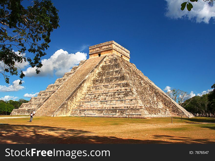 Kukulkan S Pyramid - El Castillo