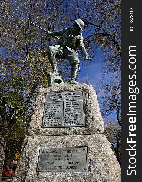 Statue of a WW1 digger atop the Burnside war memorial. Statue of a WW1 digger atop the Burnside war memorial