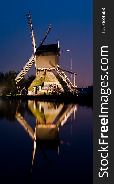 Kinderdijk Windmill1 At Night