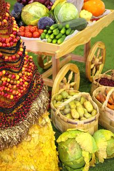 Cart With Fruits And Vegetables Royalty Free Stock Image Cart With Fruits And Vegetables Royalty Free Stock Image