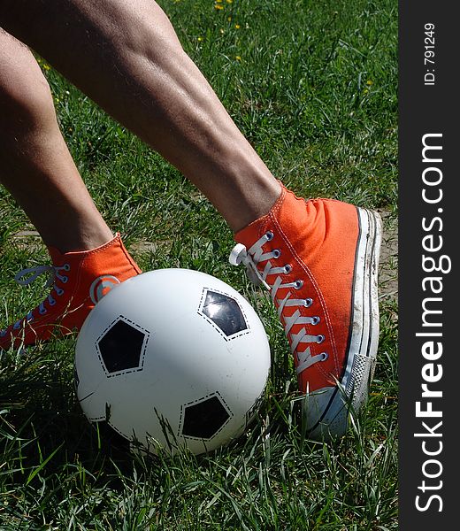 Playing soccer on the grass. Mai 2006. Playing soccer on the grass. Mai 2006