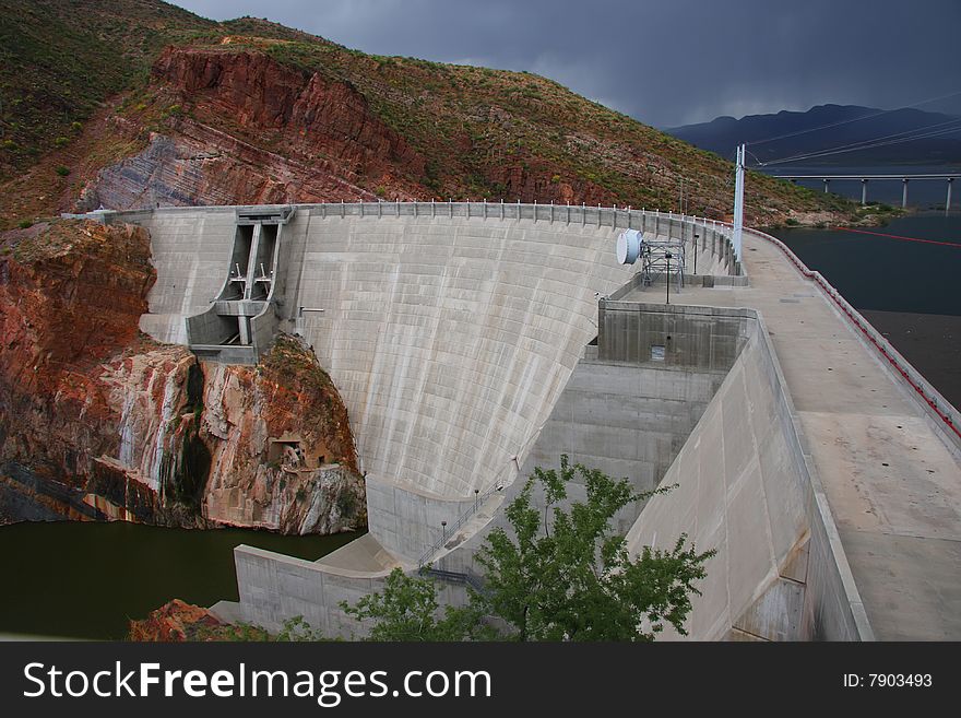 Rosvelt Dam inAriziona with storm clouds