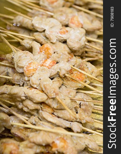 Grilled skewers with chicken meat and scampi
