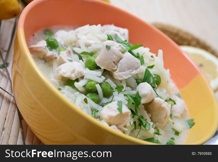 A lemon soup with chicken and peas