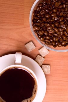Cup Of Coffee, Beans And Sugar Royalty Free Stock Photography Cup Of Coffee, Beans And Sugar Royalty Free Stock Photography