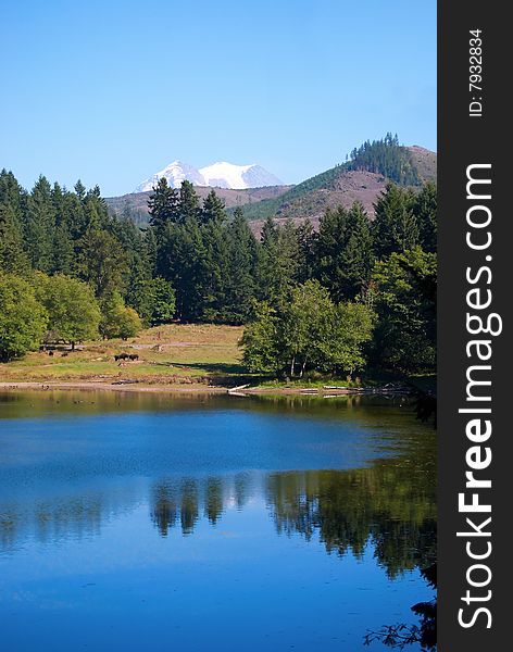 Еруку is the panoramic for national park and reflection lake. Еруку is the panoramic for national park and reflection lake.