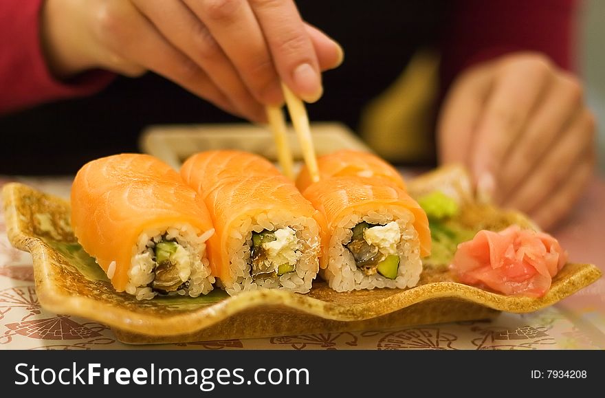 Roll traditional Japanese food. Changes in preferences during the crisis.