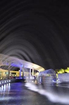Fountains And Bridge Royalty Free Stock Images Fountains And Bridge Royalty Free Stock Images