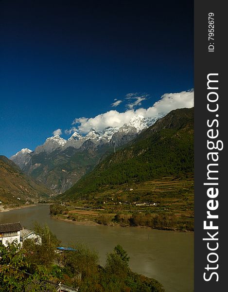 Yangtze and jade dragon mountain near lijiang