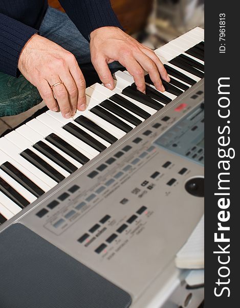 The musician plays a synthesizer. Electronic music.