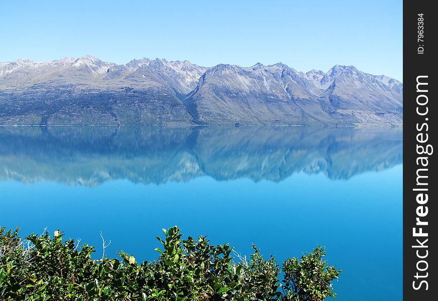 Scenic photo of a Lake with mountains in the background somewhere in New Zealand