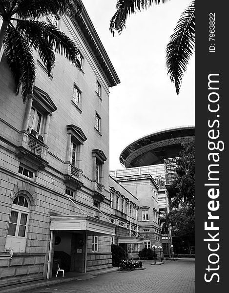 Black and white photo of the side of old Supreme court