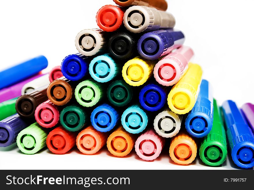 Many closed felt-tip pens, pastel and dark colors