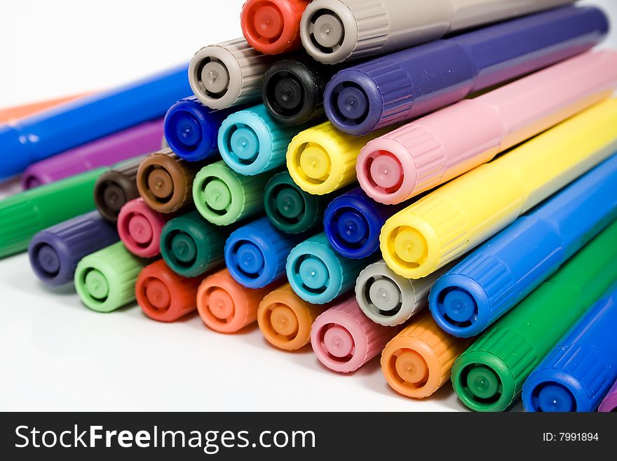 Many closed felt-tip pens, pastel and dark colors