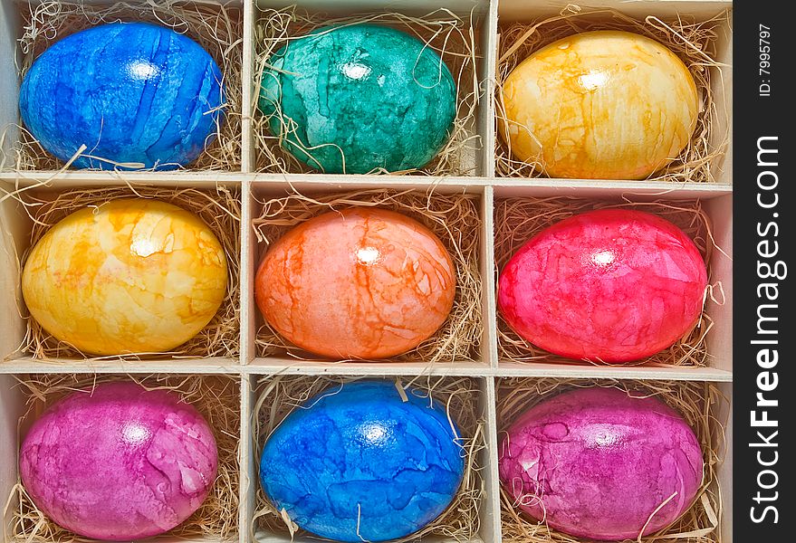 Easter eggs are in a wooden tray