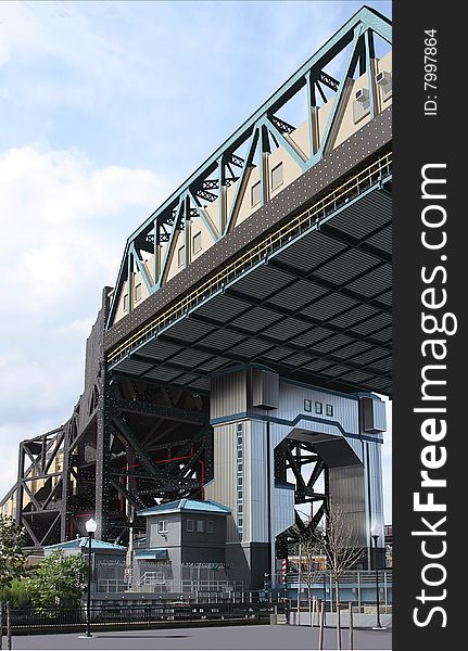 Brooklyn station on smith and ninth street.
Covered with black tarp really interesting, also draw bridge tower is cool. Brooklyn station on smith and ninth street.
Covered with black tarp really interesting, also draw bridge tower is cool