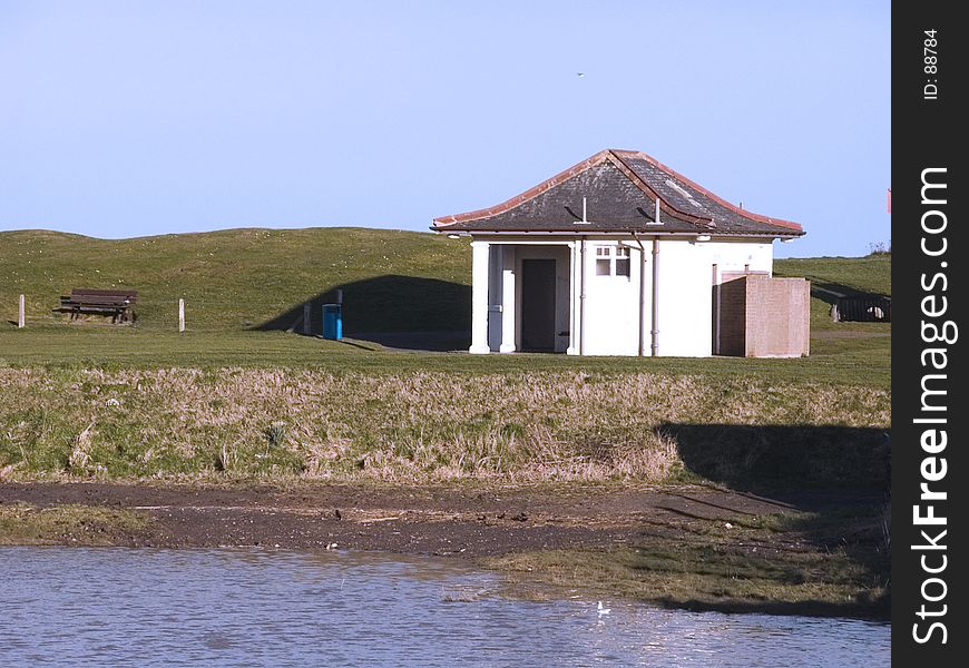 Hut, bank and bench