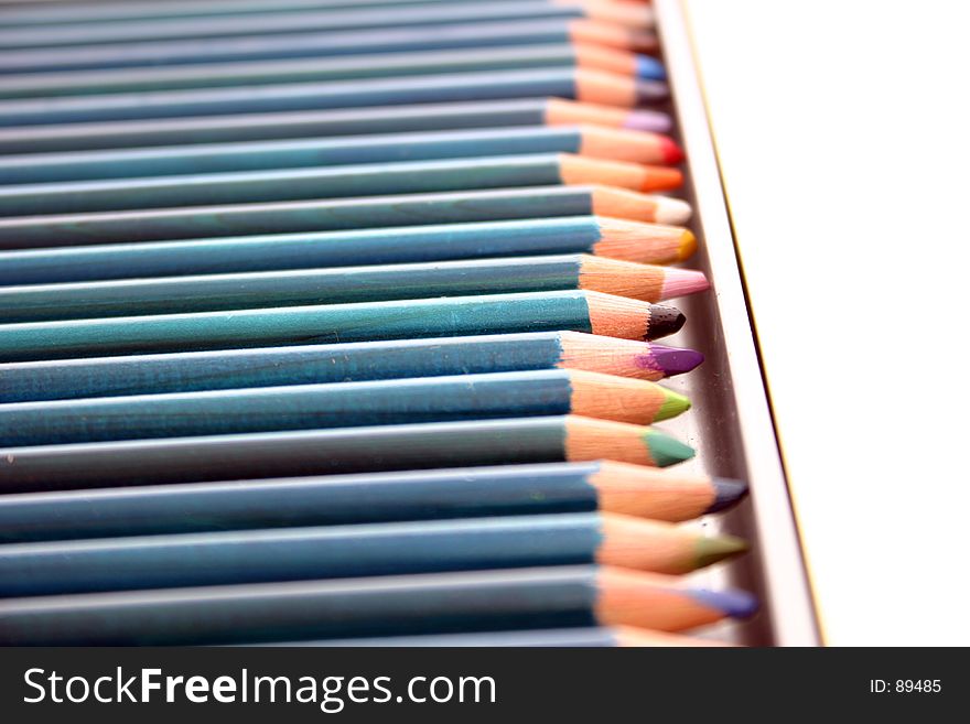 Lined up color pencils