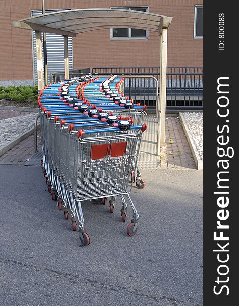 A row of shopping cart. A row of shopping cart