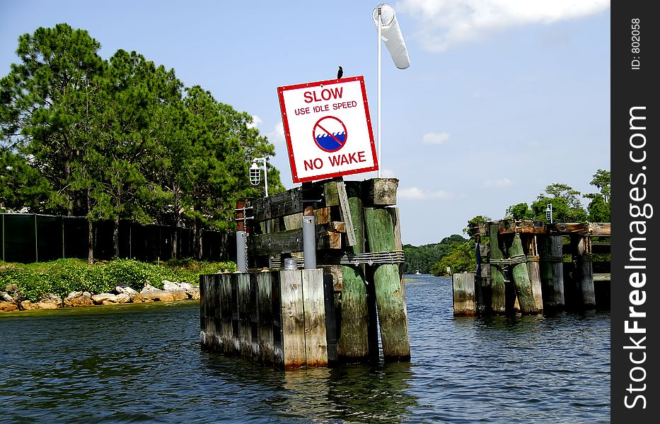 Photo of a No Wake Sign in a Channel