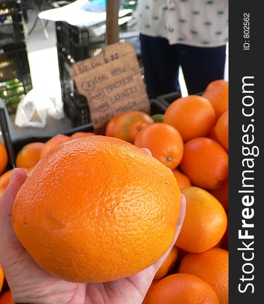Big oranges for sale in Cameron Highland