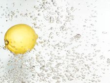 Lemon Is Dropped Into Clean Water. Royalty Free Stock Photos Lemon Is Dropped Into Clean Water. Royalty Free Stock Photos