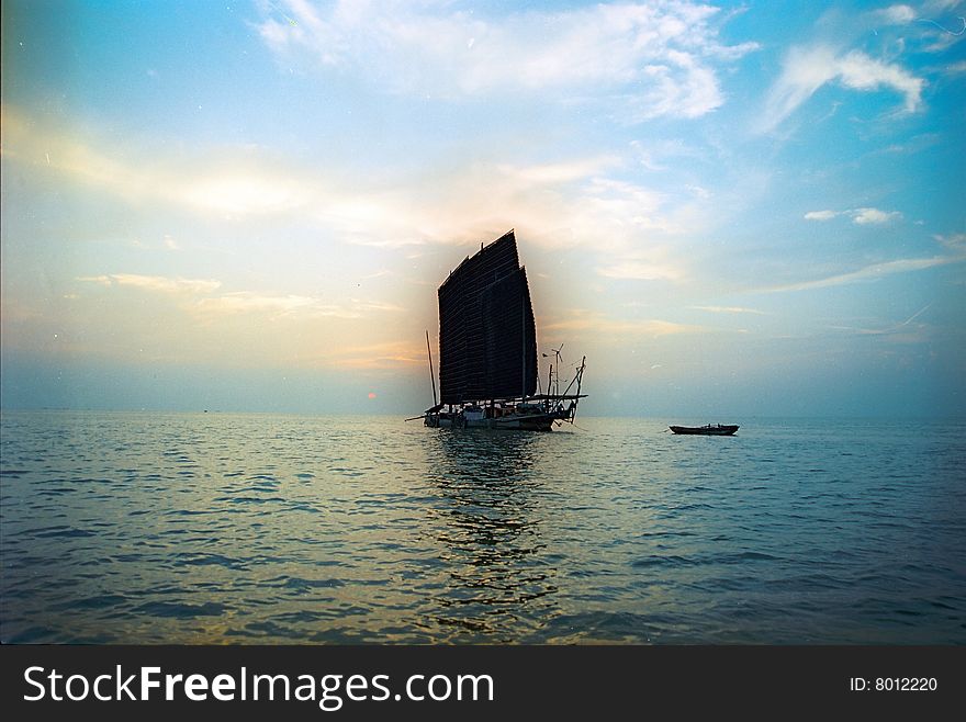 China's Hongze Lake, one of the four freshwater fishing with old sailing. China's Hongze Lake, one of the four freshwater fishing with old sailing.