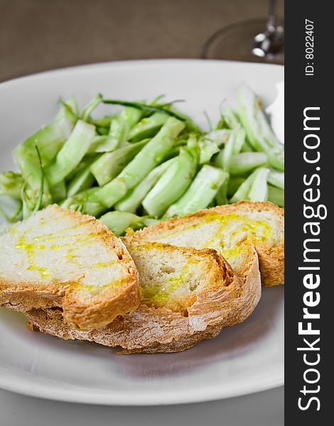 Green salad and bread on a plate
